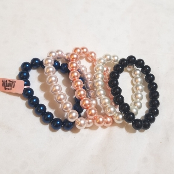 NORDSTROM LUSCIOUS Bundle of 5 Stretch Faux Pearl Bracelets - Picture 5 of 6